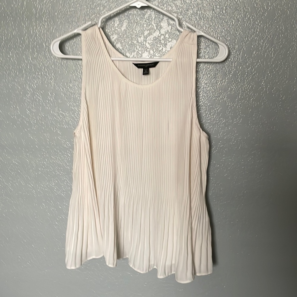 Women’s Medium Tank top Blouse Ivory. Banana Republic